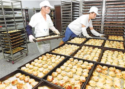 老字号月饼触网焕新机 匠心手作与互联网销售的完美融合